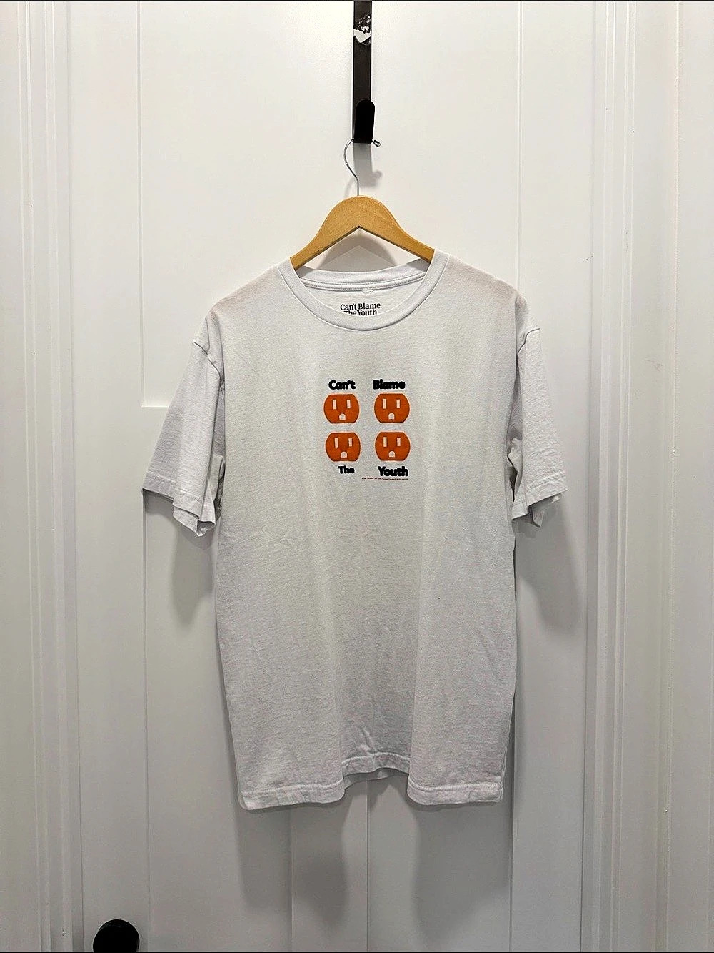 Can't Blame The Youth Graphic Short Sleeve Tee Size Large